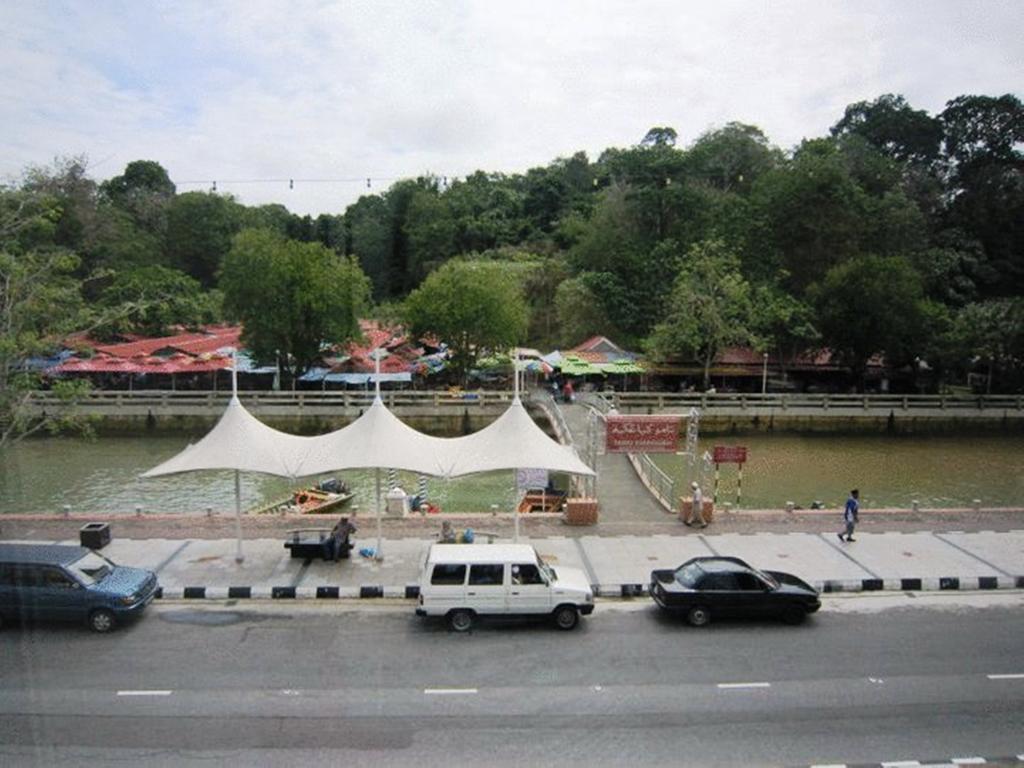 The Brunei Hotel Bandar Seri Begawan Exterior foto